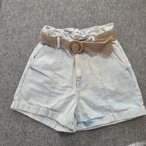 Zara PAPERBAG WAIST DENIM SHORTS Light Wash  Size 2 Belted